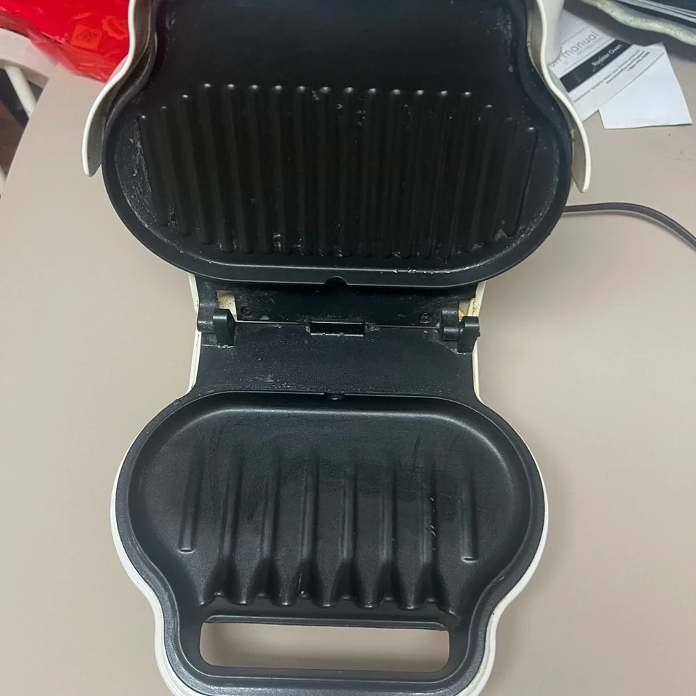 White Grilling Machine by George Foreman